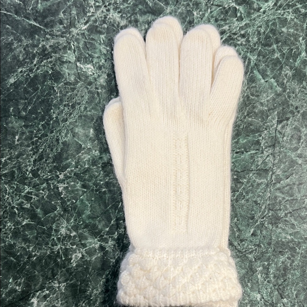 Cozy White Knit Gloves